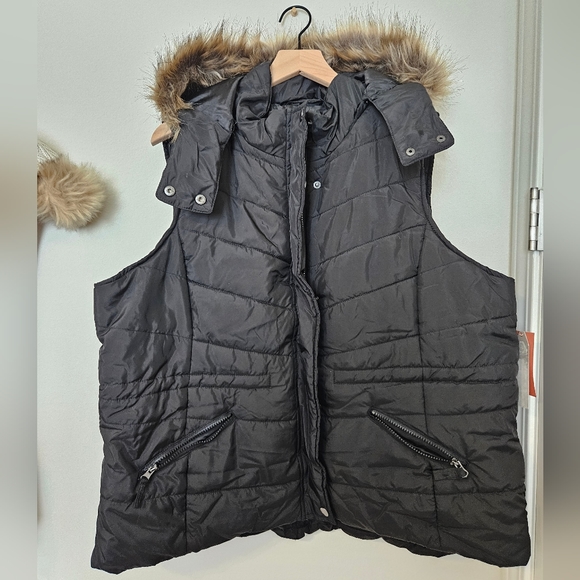 American Rag Black Puffer Vest - Picture 3 of 5